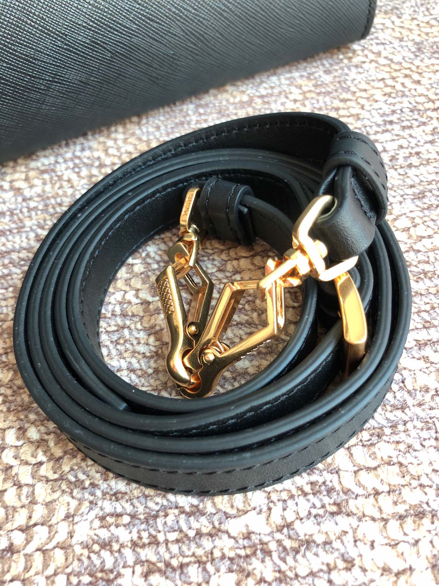 PRADA普拉达十字纹牛皮手提包lBA046