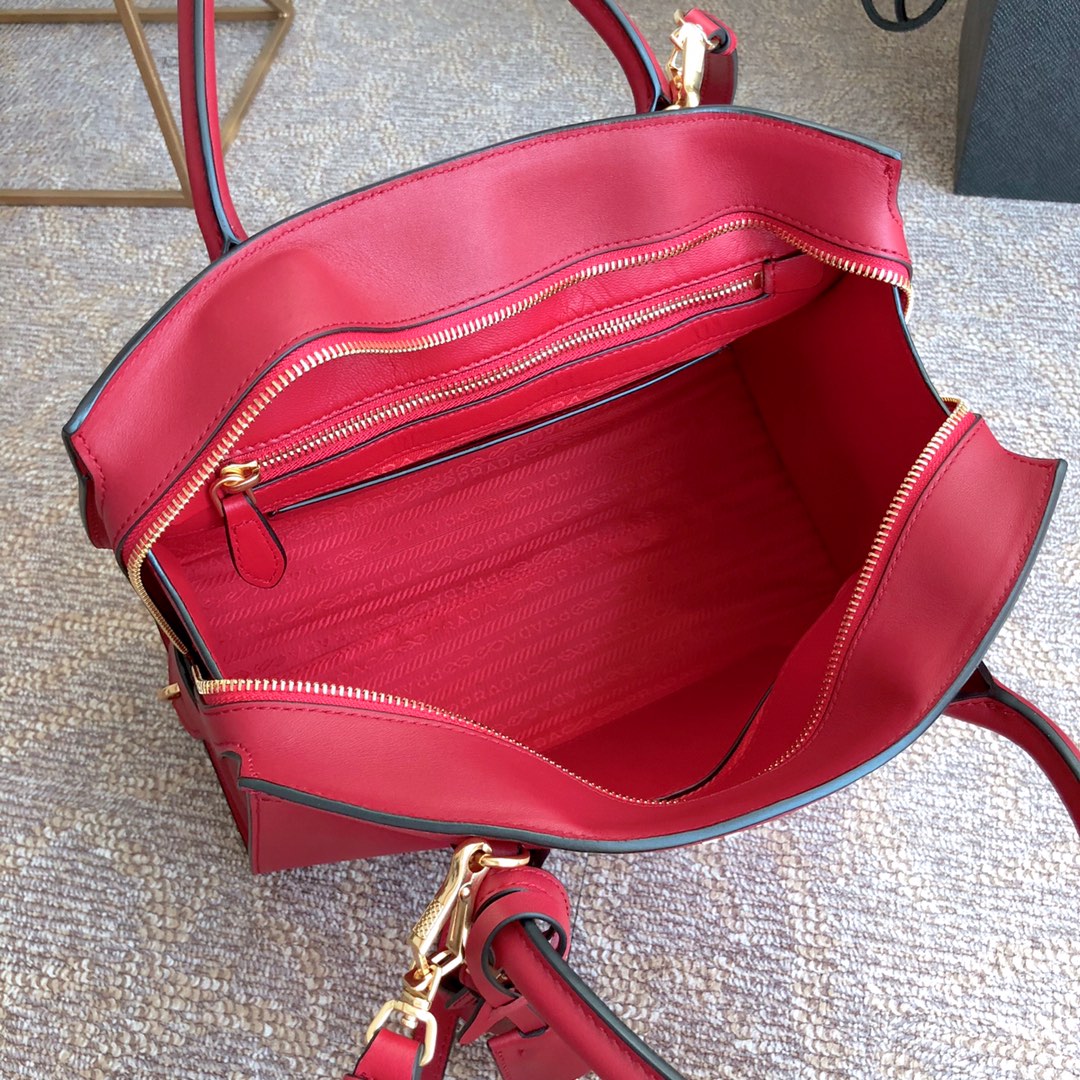 PRADA普拉达十字纹牛皮手提包lBA046