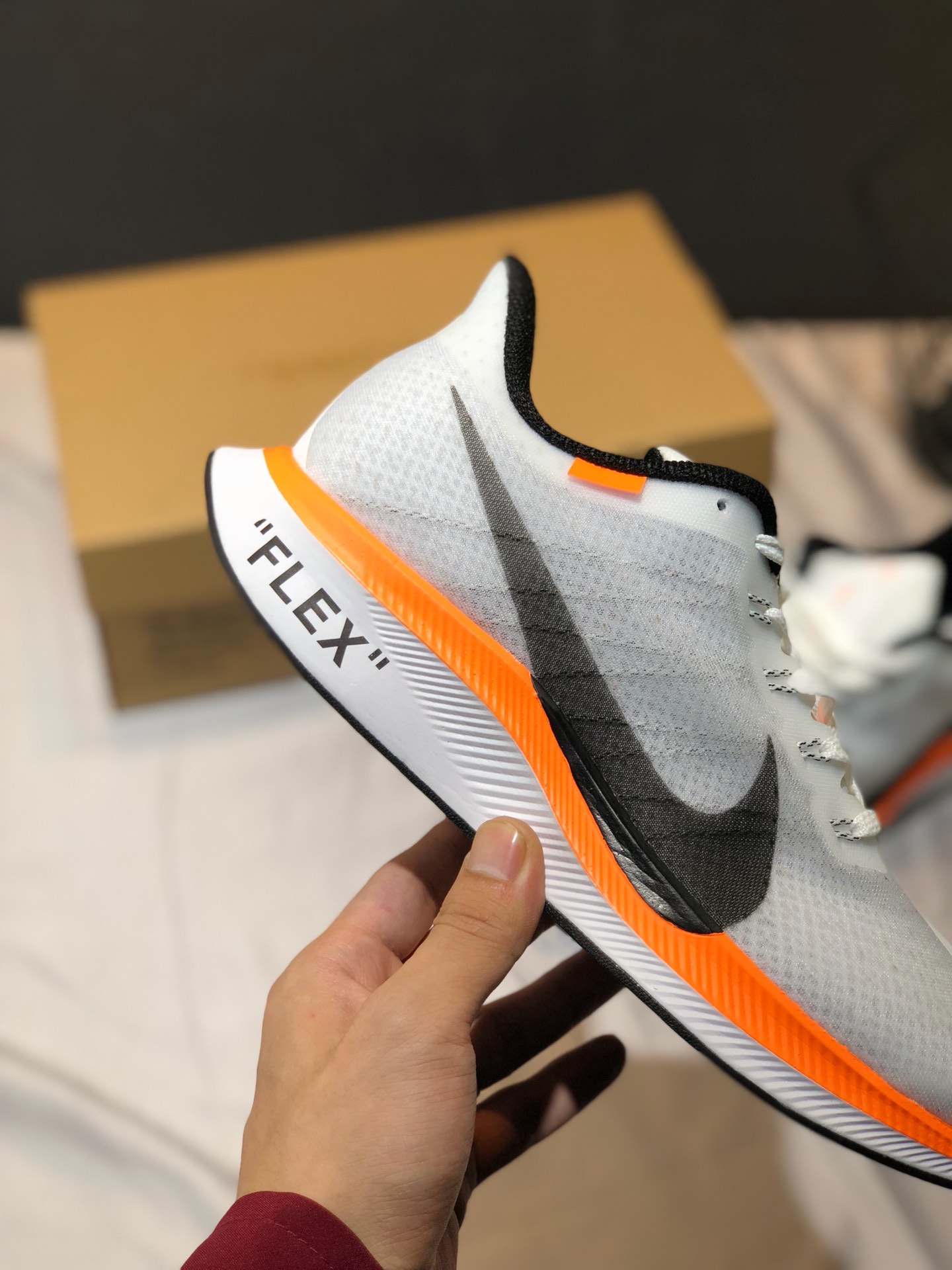 140  耐克 NIKE ZOOM PEGASUS 35 TURBO Off-White 联名款 顶级缓震科技 进口网纱疾速透气等 最新技术在登月35代系列上的最新应用 体验耐克最好最新的前沿科技 <br />尺码: 36 36  37  38 38  39  40 40  41  42 42  43  44 45