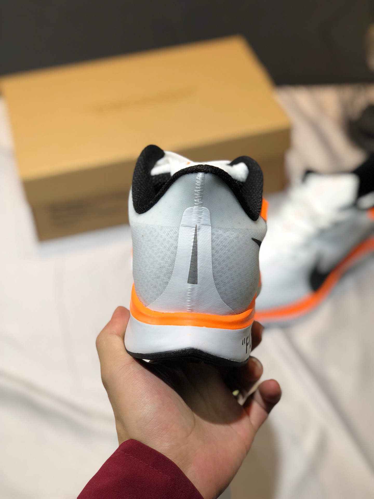 140  耐克 NIKE ZOOM PEGASUS 35 TURBO Off-White 联名款 顶级缓震科技 进口网纱疾速透气等 最新技术在登月35代系列上的最新应用 体验耐克最好最新的前沿科技 <br />尺码: 36 36  37  38 38  39  40 40  41  42 42  43  44 45