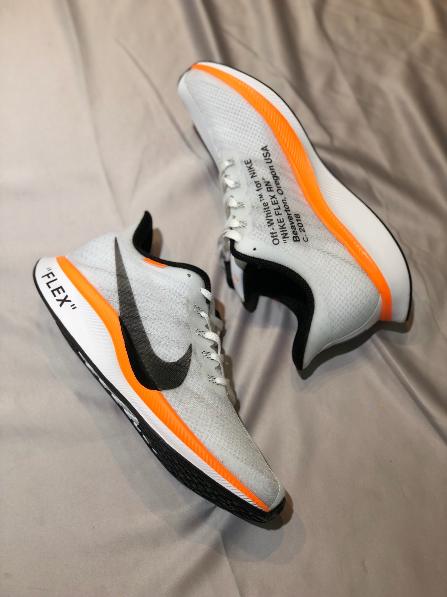 140  耐克 NIKE ZOOM PEGASUS 35 TURBO Off-White 联名款 顶级缓震科技 进口网纱疾速透气等 最新技术在登月35代系列上的最新应用 体验耐克最好最新的前沿科技 <br />尺码: 36 36  37  38 38  39  40 40  41  42 42  43  44 45
