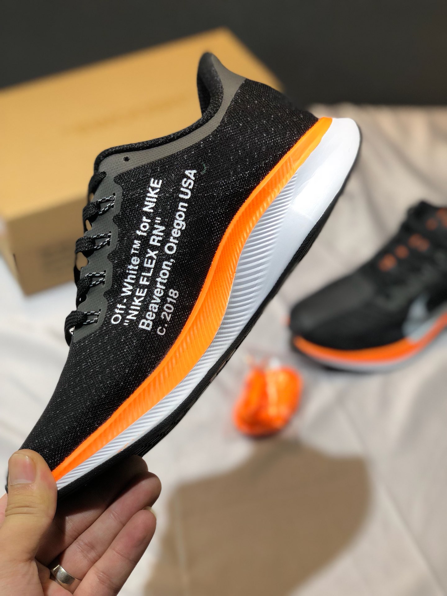 140  耐克 NIKE ZOOM PEGASUS 35 TURBO Off-White 联名款 顶级缓震科技 进口网纱疾速透气等 最新技术在登月35代系列上的最新应用 体验耐克最好最新的前沿科技 <br />尺码: 36 36  37  38 38  39  40 40  41  42 42  43  44 45