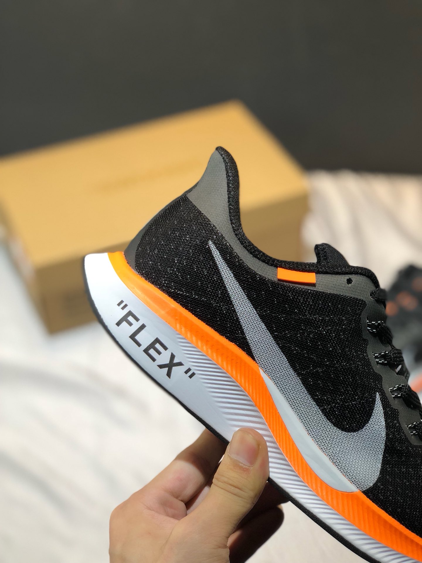 140  耐克 NIKE ZOOM PEGASUS 35 TURBO Off-White 联名款 顶级缓震科技 进口网纱疾速透气等 最新技术在登月35代系列上的最新应用 体验耐克最好最新的前沿科技 <br />尺码: 36 36  37  38 38  39  40 40  41  42 42  43  44 45