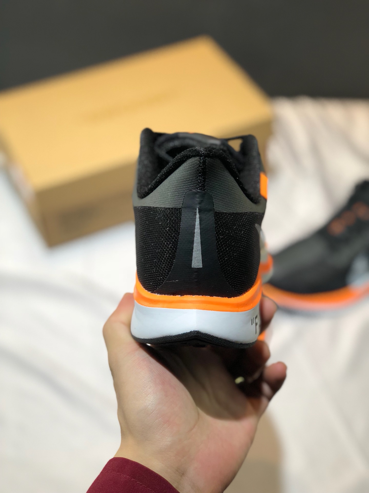 140  耐克 NIKE ZOOM PEGASUS 35 TURBO Off-White 联名款 顶级缓震科技 进口网纱疾速透气等 最新技术在登月35代系列上的最新应用 体验耐克最好最新的前沿科技 <br />尺码: 36 36  37  38 38  39  40 40  41  42 42  43  44 45