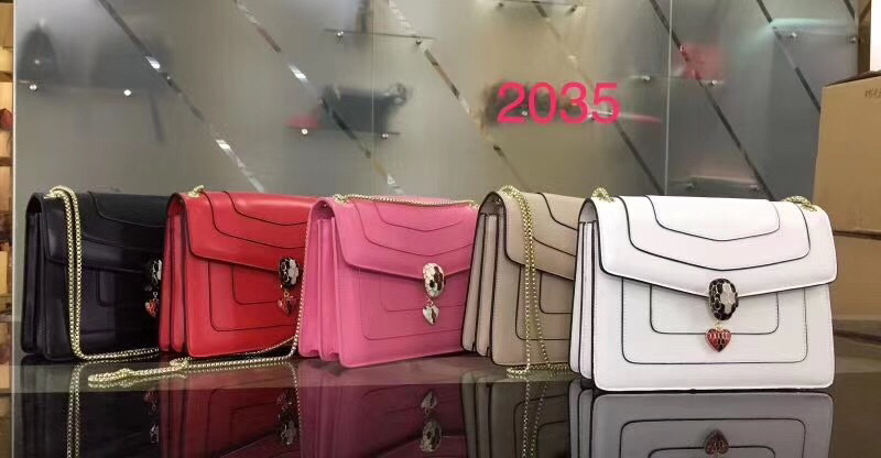 Bvlgari Double-Layered Snakehead Handbag: Elegant, Inspired by Woman’s Touch and Fashion - 图片 7