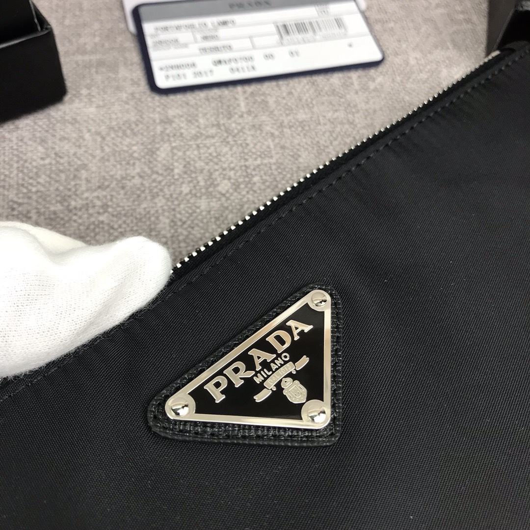 顶级】PRADA经典尼龙布手包💼最新款式,专柜同步,开发,型号2NH006,颜色:黑色/三角唛,内码布标165代工码💋顶级进口尼龙材质+牛皮,尼 4