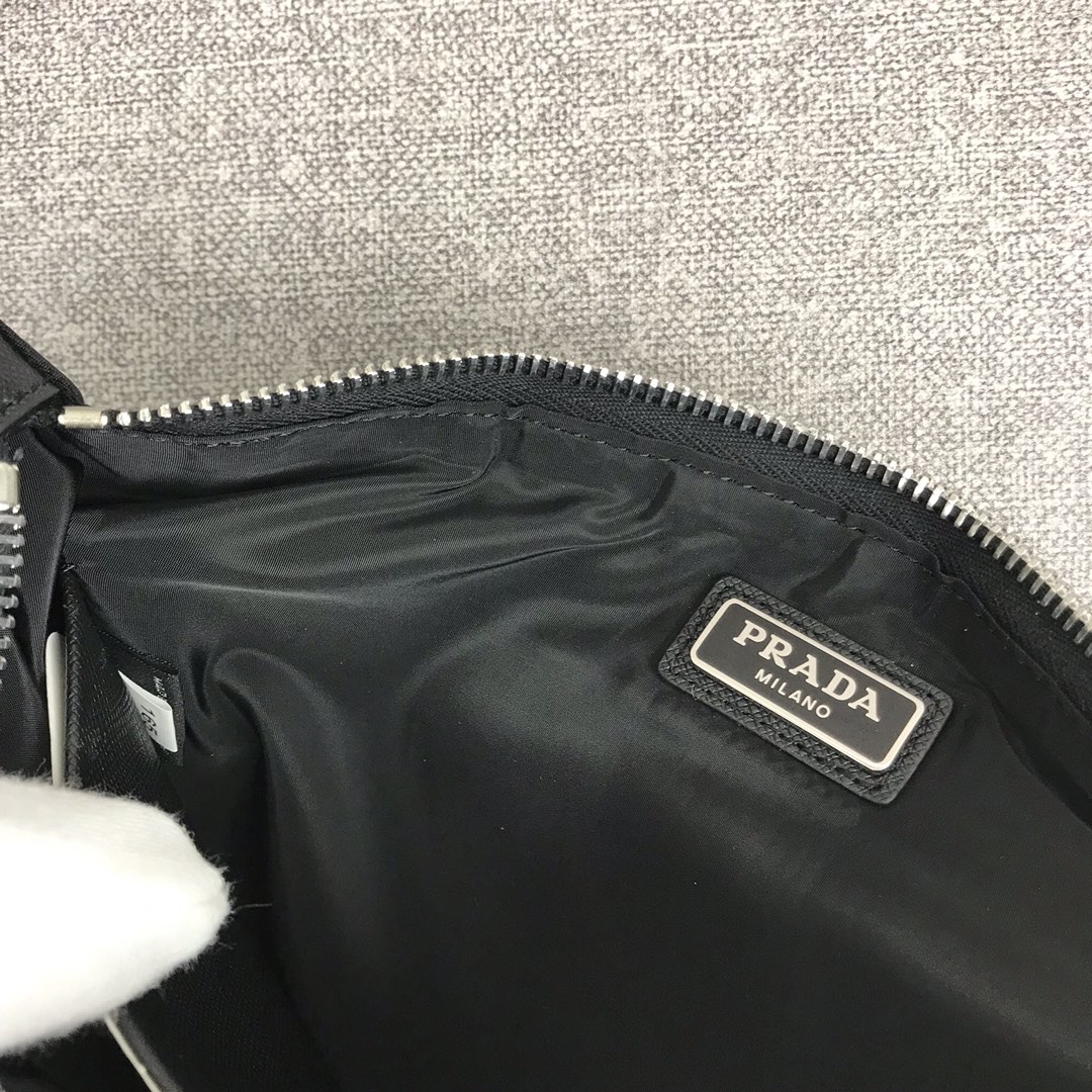 顶级】PRADA经典尼龙布手包💼最新款式,专柜同步,开发,型号2NH006,颜色:黑色/三角唛,内码布标165代工码💋顶级进口尼龙材质+牛皮,尼 9