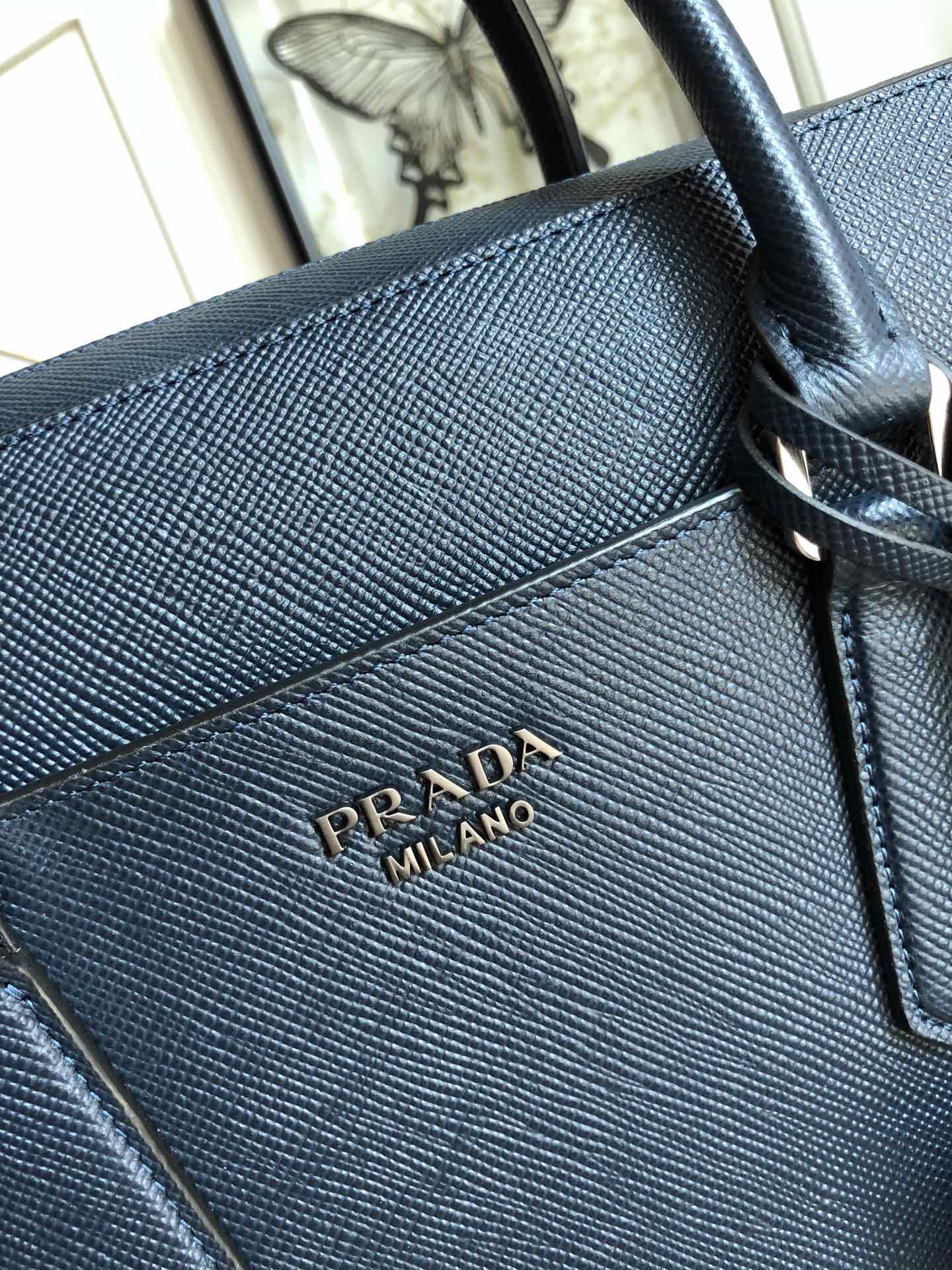 PRADA普拉达进口粗十字纹牛皮男士公文包2VE008B