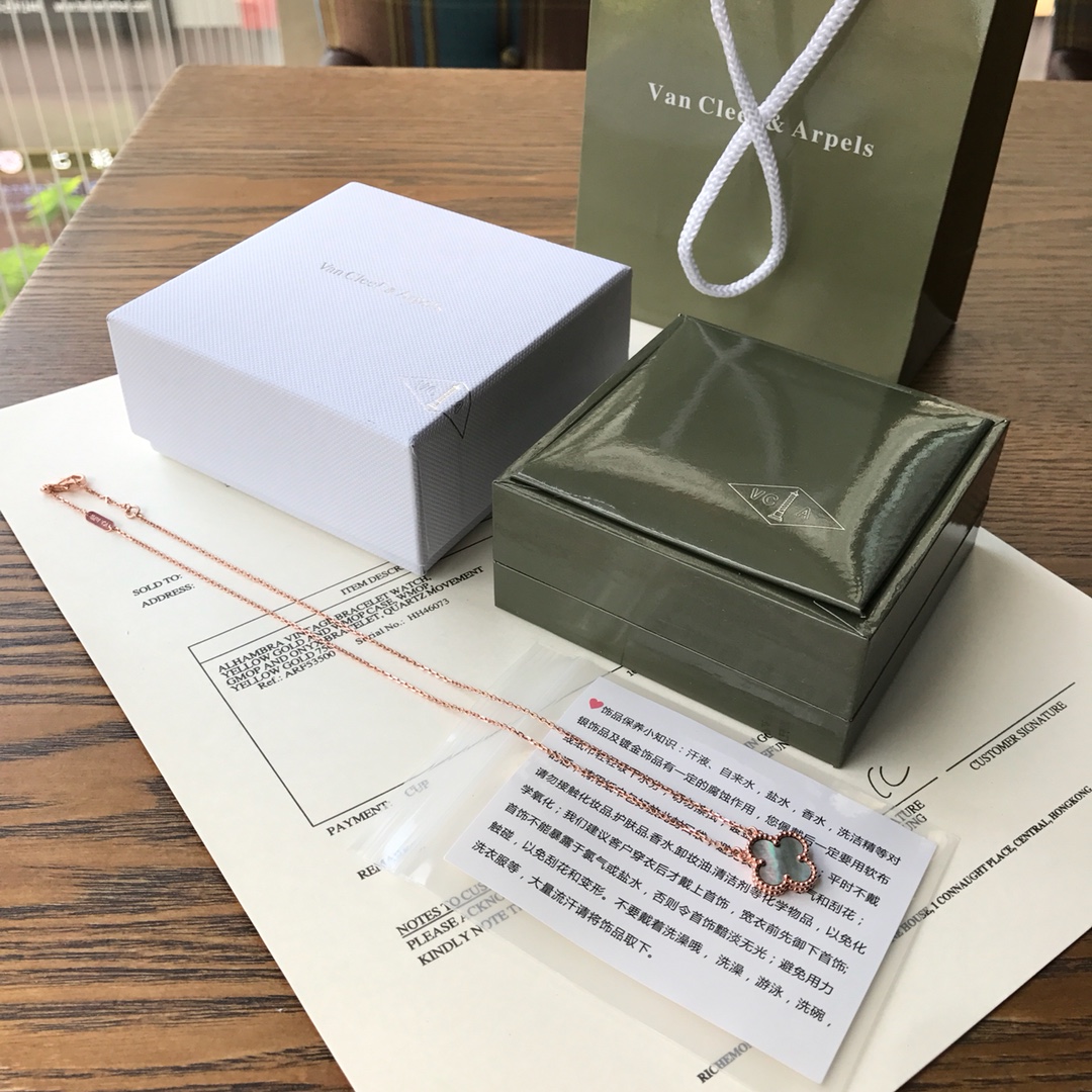 Van Cleef & Arpels VCA四叶草项链中号无钻镀金版 棱形扣采用3层厚镀金 保色性超强 比市面任何版本都强 吊坠直径1