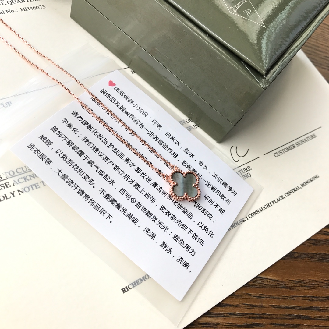 Van Cleef & Arpels VCA四叶草项链中号无钻镀金版 棱形扣采用3层厚镀金 保色性超强 比市面任何版本都强 吊坠直径1