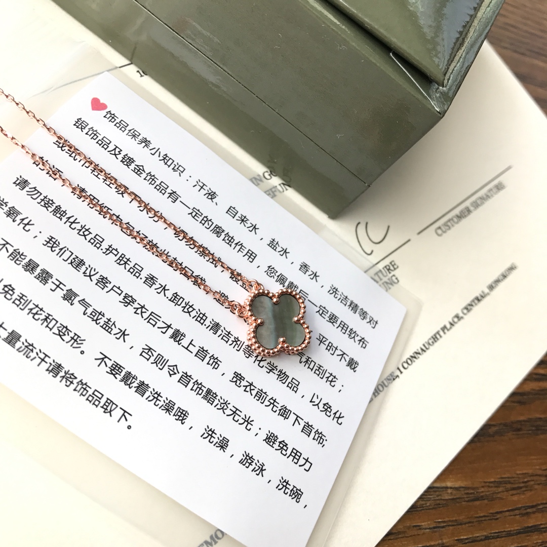 Van Cleef & Arpels VCA四叶草项链中号无钻镀金版 棱形扣采用3层厚镀金 保色性超强 比市面任何版本都强 吊坠直径1