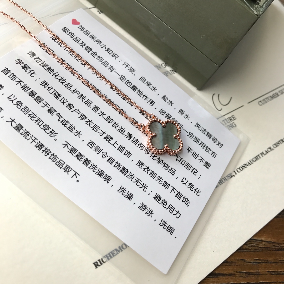 Van Cleef & Arpels VCA四叶草项链中号无钻镀金版 棱形扣采用3层厚镀金 保色性超强 比市面任何版本都强 吊坠直径1