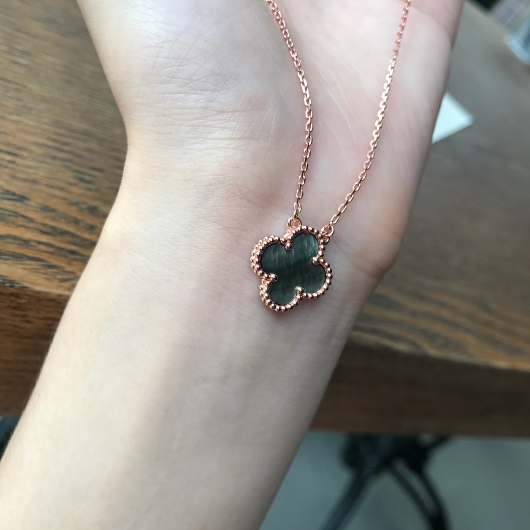 Van Cleef & Arpels VCA四叶草项链中号无钻镀金版 棱形扣采用3层厚镀金 保色性超强 比市面任何版本都强 吊坠直径1