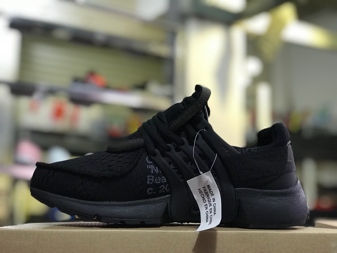 120   周杰伦 陈冠希上脚款<br /><br /> 纯原耐克王联名 Off-White  x Nike Air Presto  <br />原底组合模具，原装大底 由六个分离部分拼接组成 原盒原配 三色鞋带 配原装防盗扣 真标！<br />Size: 36 36.5 37 38 38.5 39 40 40.5 41 42 42.5 43 44 44.5 45 全码齐