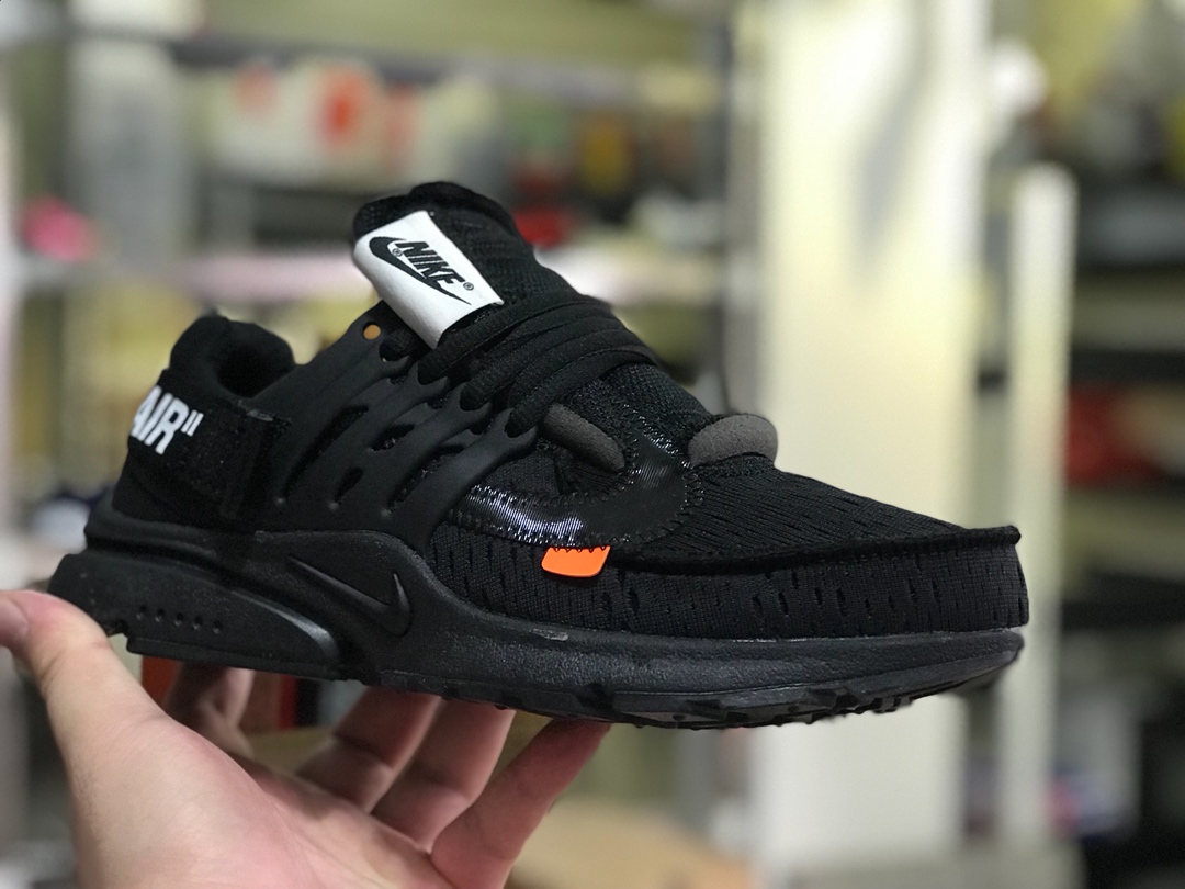 120   周杰伦 陈冠希上脚款<br /><br /> 纯原耐克王联名 Off-White  x Nike Air Presto  <br />原底组合模具，原装大底 由六个分离部分拼接组成 原盒原配 三色鞋带 配原装防盗扣 真标！<br />Size: 36 36.5 37 38 38.5 39 40 40.5 41 42 42.5 43 44 44.5 45 全码齐