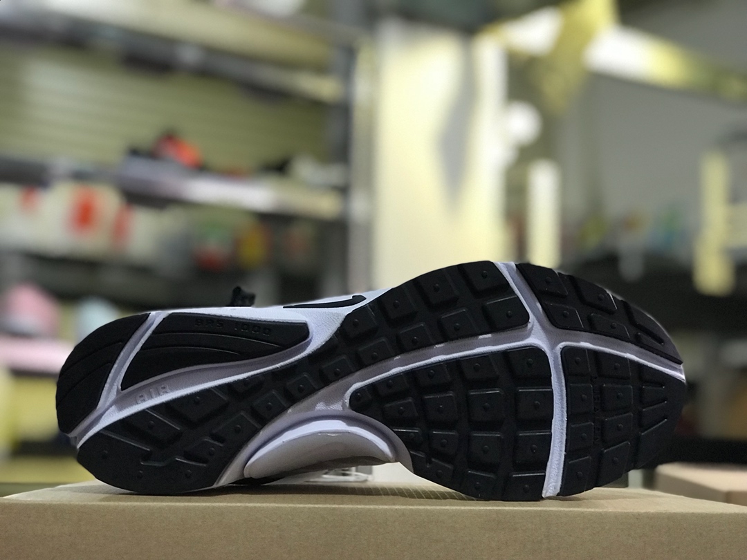 120   周杰伦 陈冠希上脚款<br /><br /> 公司级 纯原耐克王联名 Off-White  x Nike Air Presto  <br />原底组合模具，原装大底 由六个分离部分拼接组成 原盒原配 三色鞋带 配原装防盗扣 真标！<br />Size: 36 36.5 37 38 38.5 39 40 40.5 41 42 42.5 43 44 44.5 45全码齐