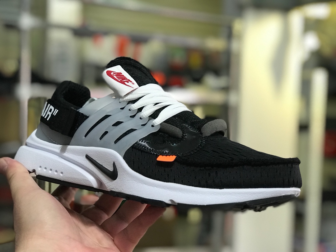 120   周杰伦 陈冠希上脚款<br /><br /> 公司级 纯原耐克王联名 Off-White  x Nike Air Presto  <br />原底组合模具，原装大底 由六个分离部分拼接组成 原盒原配 三色鞋带 配原装防盗扣 真标！<br />Size: 36 36.5 37 38 38.5 39 40 40.5 41 42 42.5 43 44 44.5 45全码齐