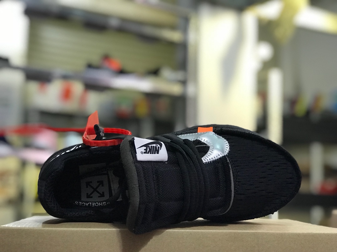 120   周杰伦 陈冠希上脚款<br /><br /> Virgil Abloh x Nike Air Presto ”2018 Black” 纯原耐克王联名<br />原底组合模具，原装大底 由六个分离部分拼接组成 原盒原配 三色鞋带 配原装防盗扣 真标！<br />Size: 36 36.5 37 38 38.5 39 40 40.5 41 42 42.5 43 44 44.5 45