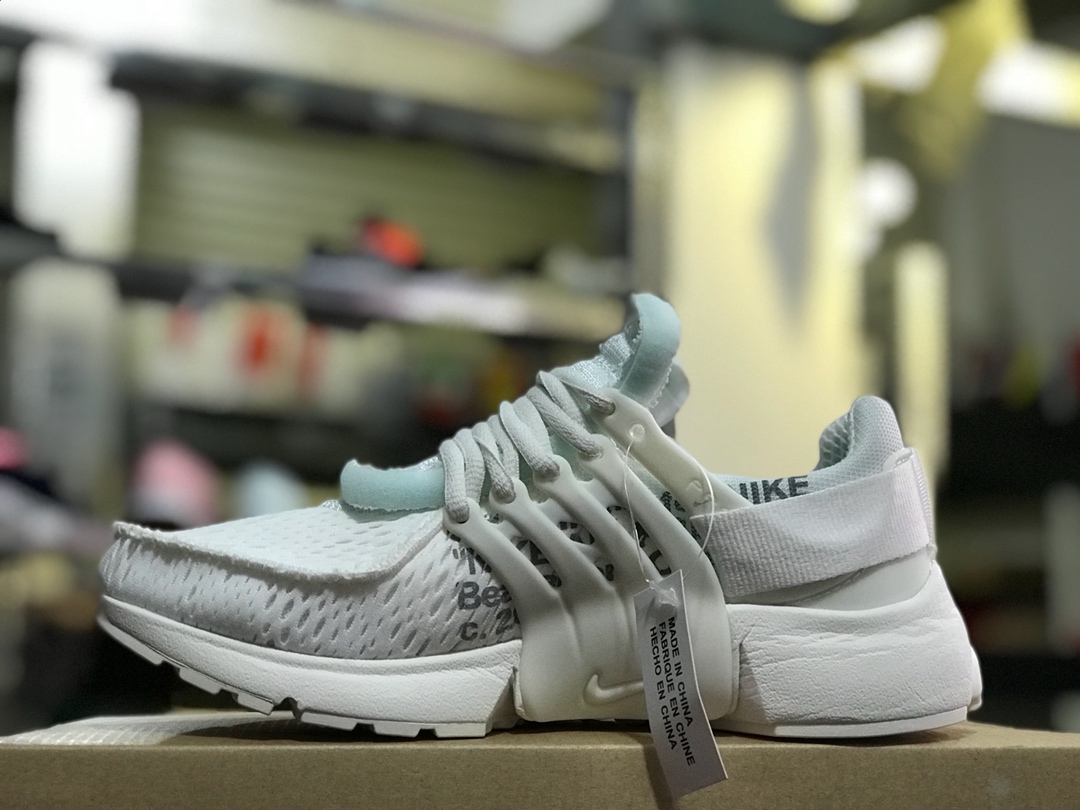 ...放120   周杰伦 陈冠希上脚款<br /><br />公司级 OFF WHITE x Nike Air Presto”Polar Opposites White” 纯原耐克王联名<br />原底组合模具，原装大底 由六个分离部分拼接组成 原盒原配 三色鞋带 配原装防盗扣 真标！<br />Size: 36 36.5 37 38 38.5 39 40 40.5 41 42 42.5 43 44 44.5 45