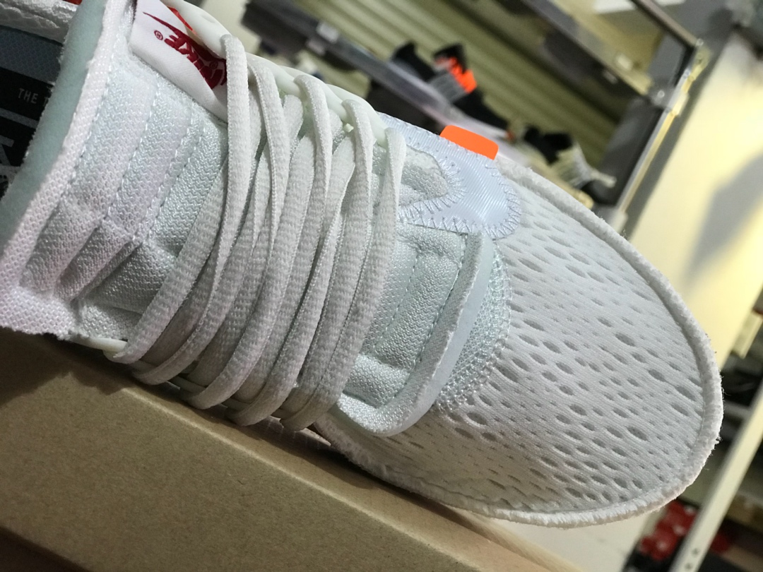 ...放120   周杰伦 陈冠希上脚款<br /><br />公司级 OFF WHITE x Nike Air Presto”Polar Opposites White” 纯原耐克王联名<br />原底组合模具，原装大底 由六个分离部分拼接组成 原盒原配 三色鞋带 配原装防盗扣 真标！<br />Size: 36 36.5 37 38 38.5 39 40 40.5 41 42 42.5 43 44 44.5 45