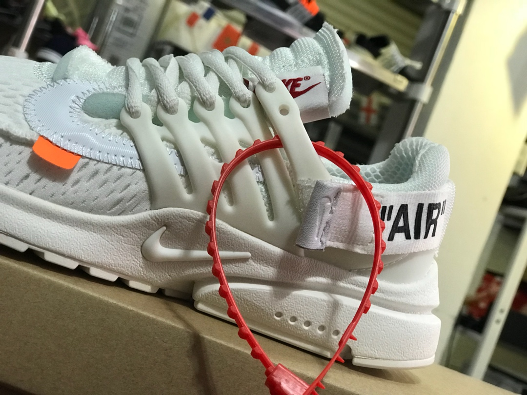 ...放120   周杰伦 陈冠希上脚款<br /><br />公司级 OFF WHITE x Nike Air Presto”Polar Opposites White” 纯原耐克王联名<br />原底组合模具，原装大底 由六个分离部分拼接组成 原盒原配 三色鞋带 配原装防盗扣 真标！<br />Size: 36 36.5 37 38 38.5 39 40 40.5 41 42 42.5 43 44 44.5 45