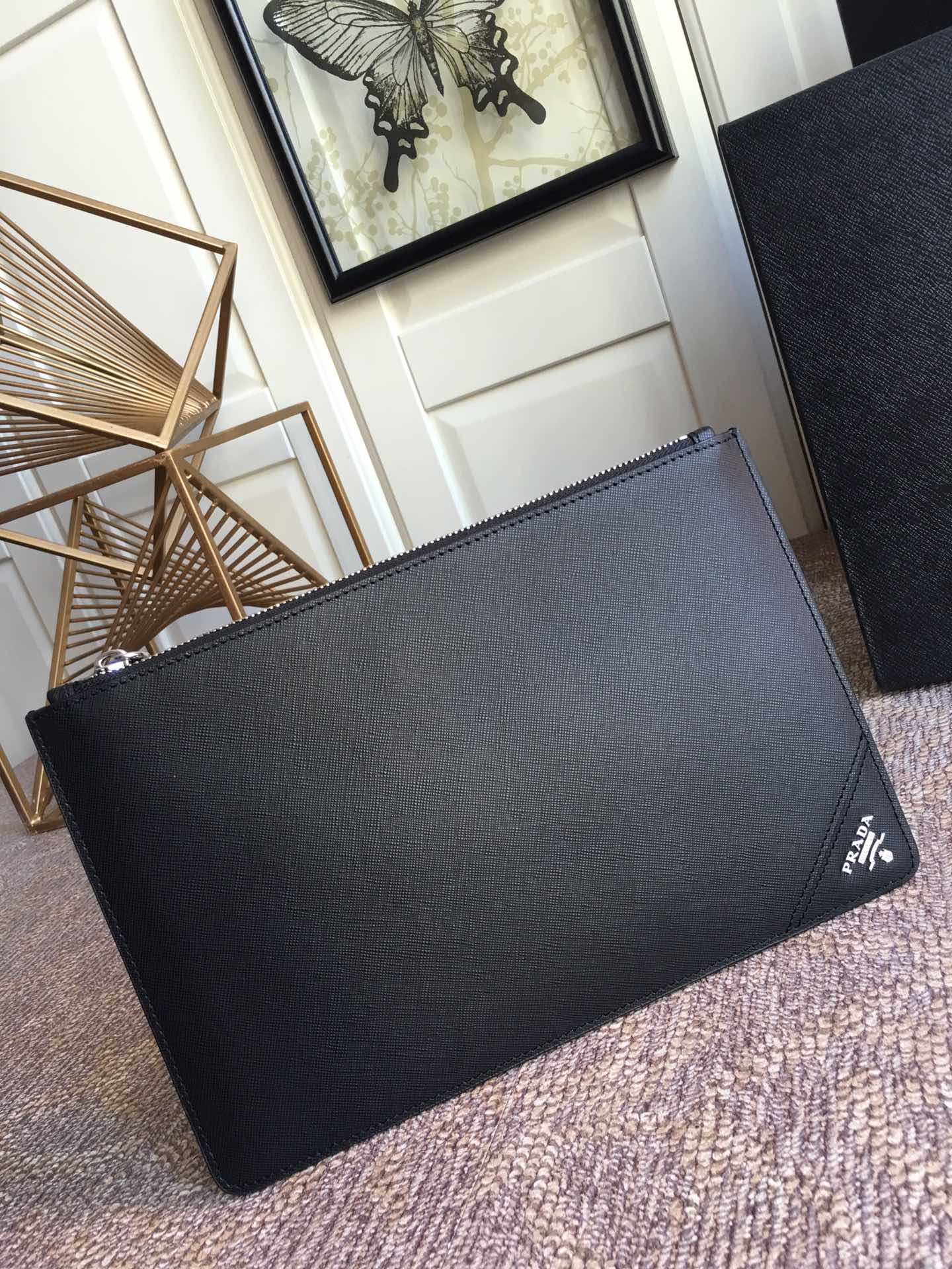 PRADA普拉达进口十字纹牛皮男士手包2NG005