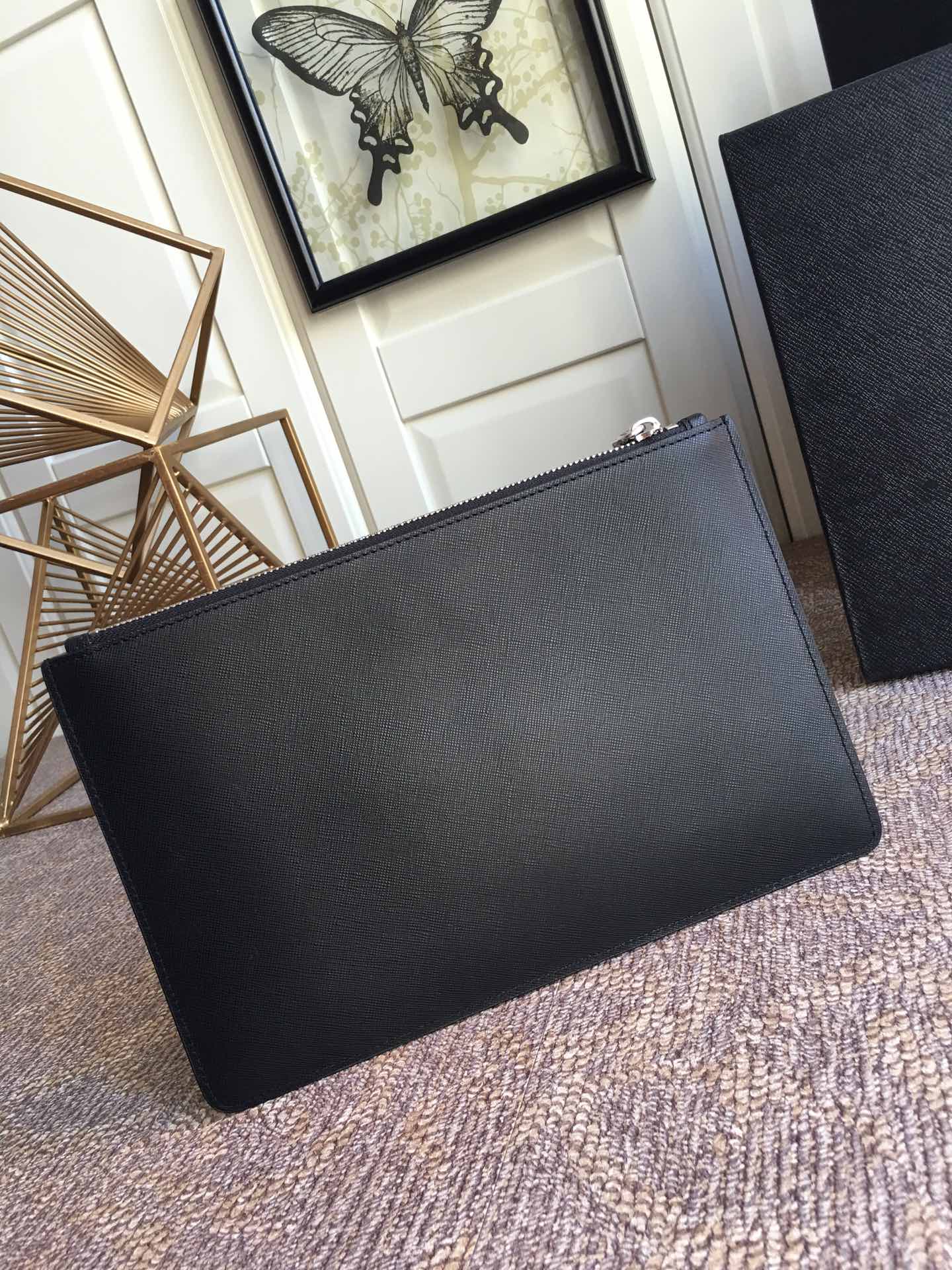 PRADA普拉达进口十字纹牛皮男士手包2NG005