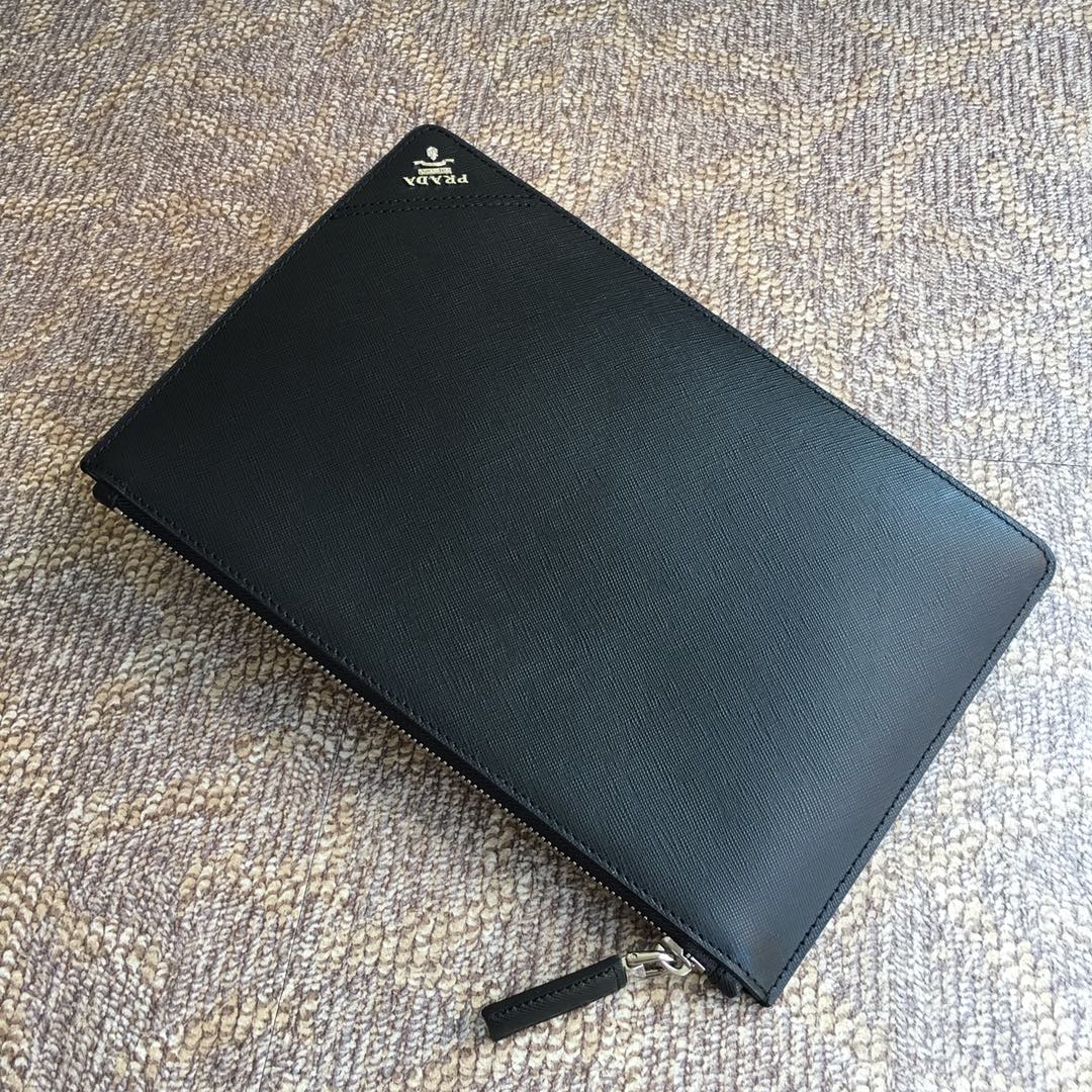 PRADA普拉达进口十字纹牛皮男士手包2NG005