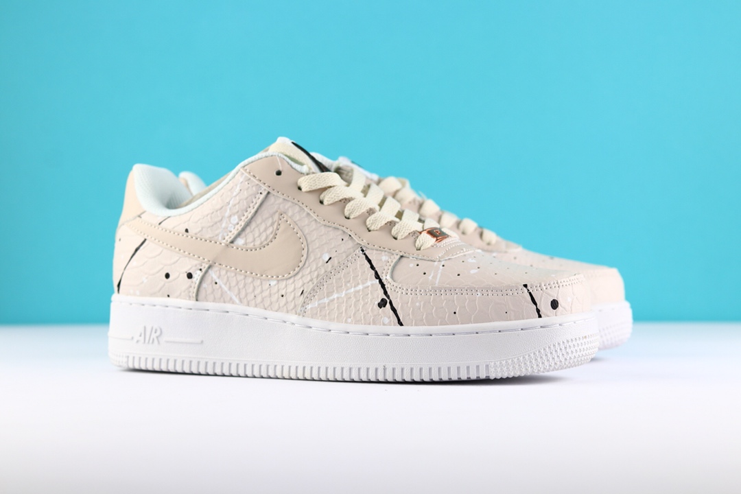 Nike Air Force 1 男女子运动鞋生动演绎战靴传奇 集经典风格与新颖利落细节于一身 以现代手法承袭标志性鞋款的魅力 结合种类多样 蛇纹理丰富的优质皮革 融入别致细节设计 赋予鞋款奢华外观 型号 8998 007 Size 36 44半码 莆鞋网 莆田鞋 莆田安福 电商城
