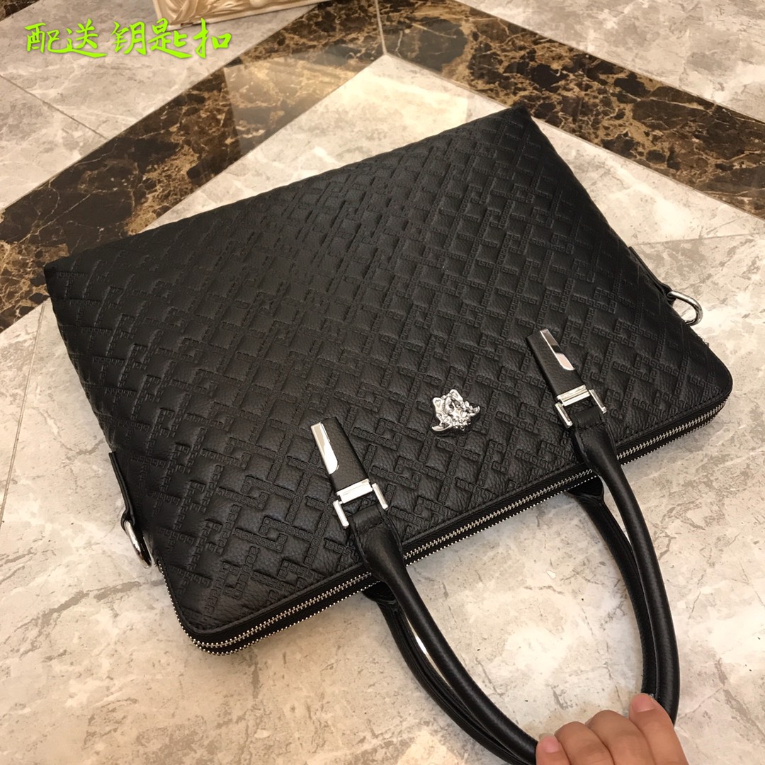 不配送钥匙扣 新品👏爆款男士公文包 🌲意大利进口牛皮🌲顶级货，🙀精钢五金均有品牌LOGO,看皮的光泽度，