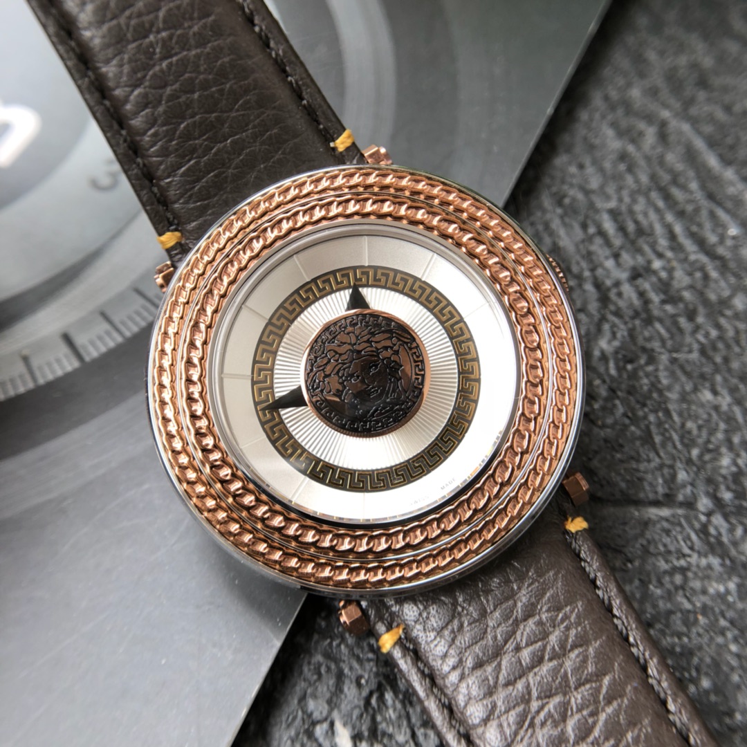 NO:157914,Batch: Original box: 50 popular products in stock, original Versace, classic Versace mysterious time series, Du Meisha logo placed on the surface, three-dimensional dial, exquisite workmanship [color] [color] Original Swiss quartz movement, sapphire glass ~ 44mm watch diameter., versace, versace19860909批: 原盒:50 爆款有货,original Versace,经典范思哲神秘时间系列,杜美莎logo 置于表面,立体表盘,精美做工[色][色]原装瑞士石英机芯,蓝宝石玻璃～44mm表径.,,versace,versace,Watch