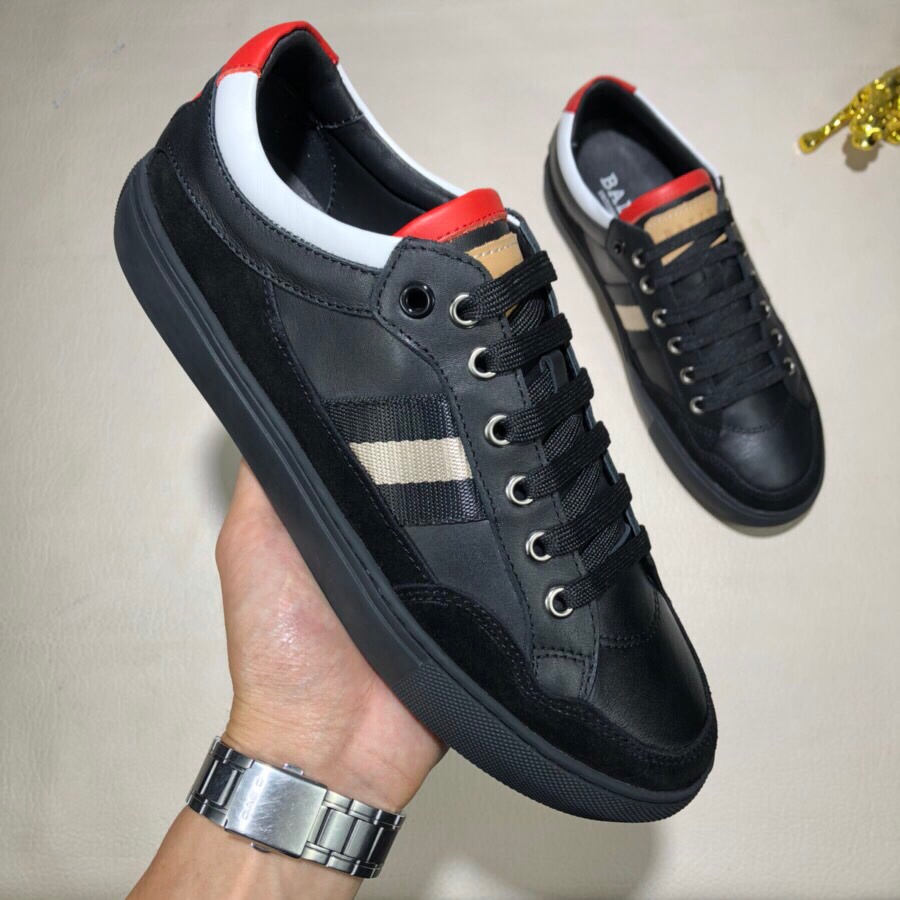 I5 。。最BALLY巴利 香港专柜休鞋独家款意大利原版头层牛皮奢华 牛皮内里，欧美大师设计 完美造型打造专柜品质，防滑橡胶耐磨大底，原单品质，设计上很独特的美，超级百搭也很舒服的。高档不失品味，时尚、新颖绝对的焦点 38-44 码