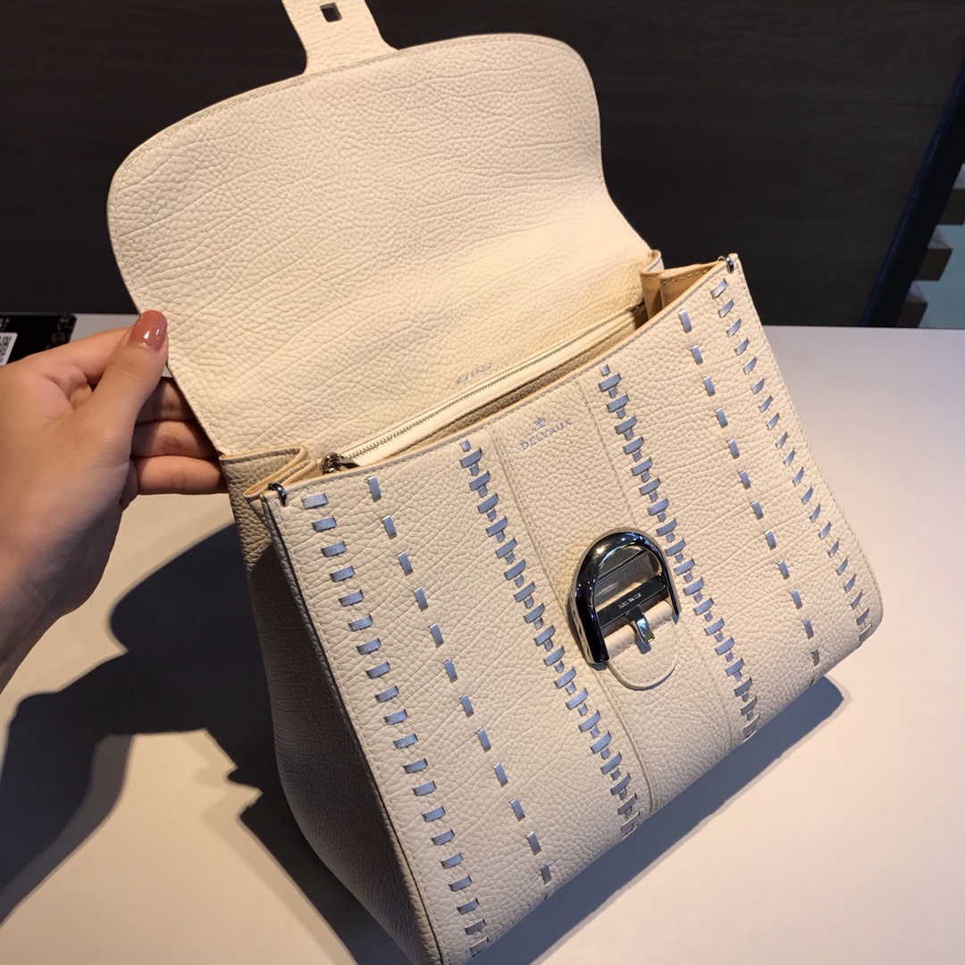 델보 천연 가죽 꼬임 디자인 28 cm 가방 상세 이미지 6