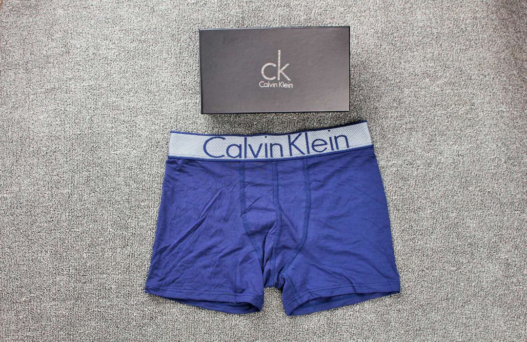  。。。新款上市 Calvin klein选用上好的莫代尔面料 舒适透气 质量超👍👍 送人自用都是最佳选