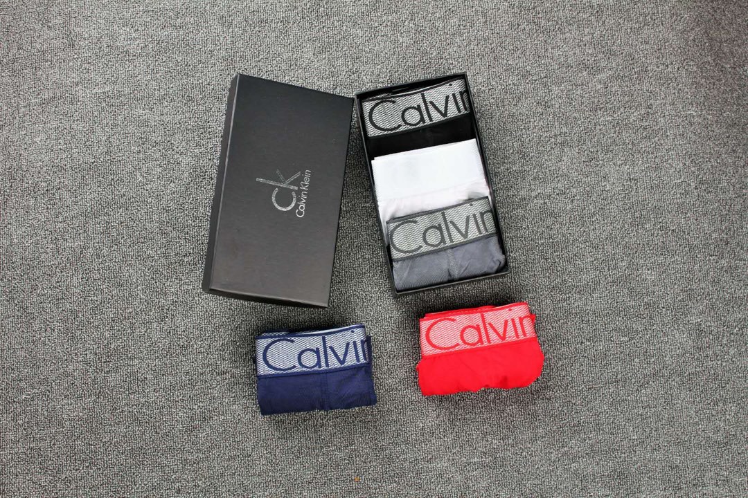  。。。新款上市 Calvin klein选用上好的莫代尔面料 舒适透气 质量超👍👍 送人自用都是最佳选