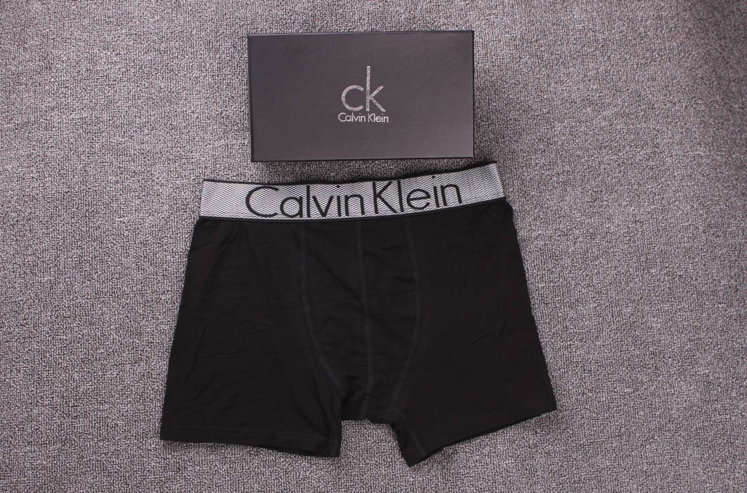  。。。新款上市 Calvin klein选用上好的莫代尔面料 舒适透气 质量超👍👍 送人自用都是最佳选
