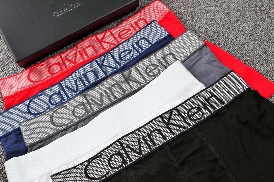  。。。新款上市 Calvin klein选用上好的莫代尔面料 舒适透气 质量超👍👍 送人自用都是最佳选
