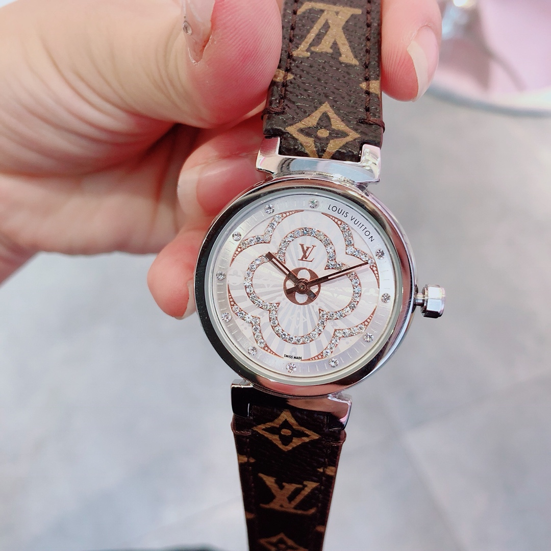“Louis Vuitton Girl’s Wristwatch and Bag Collection: Elegant, Versatile, Swiss-Made Luxury Accessories” - 图片 4