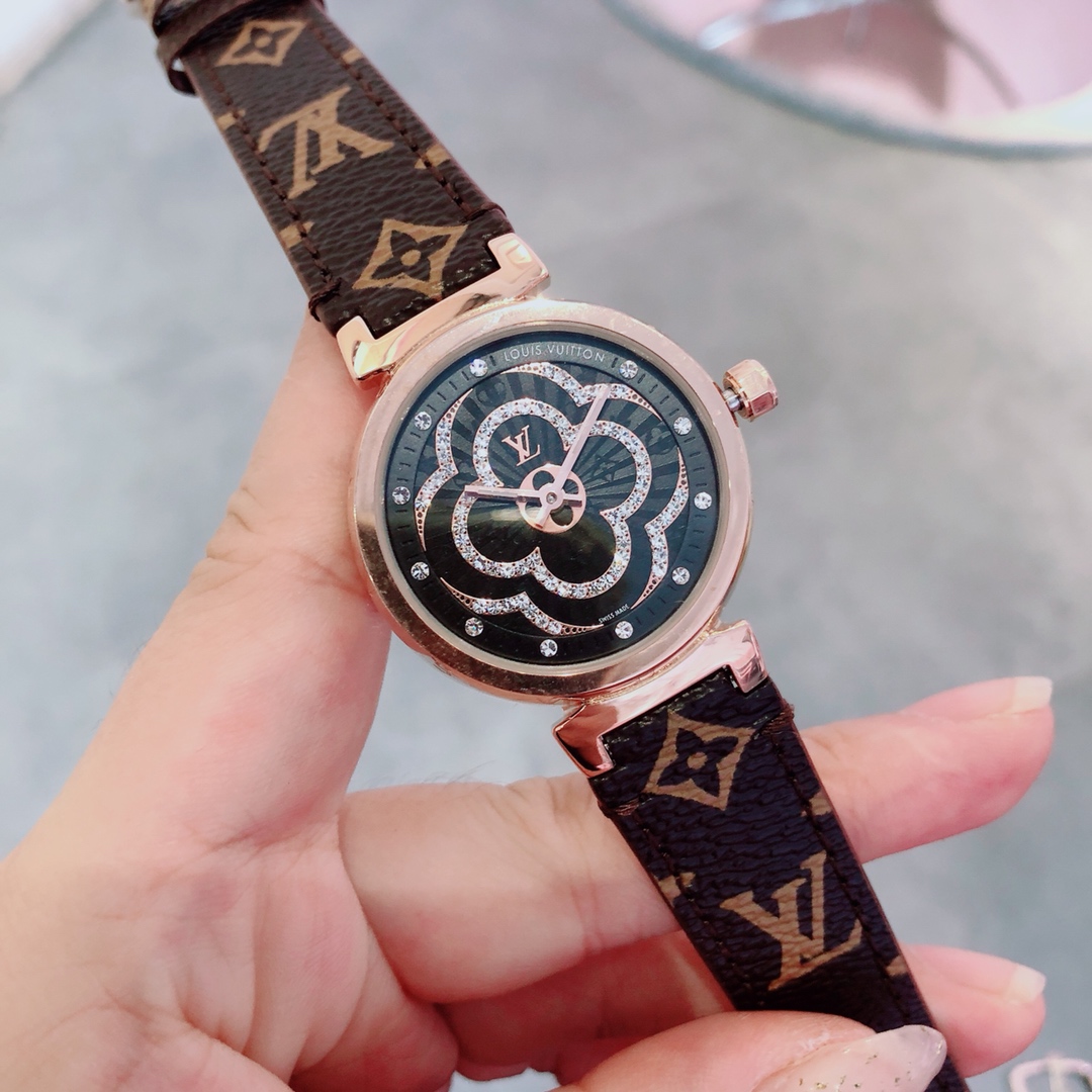 “Louis Vuitton Girl’s Wristwatch and Bag Collection: Elegant, Versatile, Swiss-Made Luxury Accessories” - 图片 2