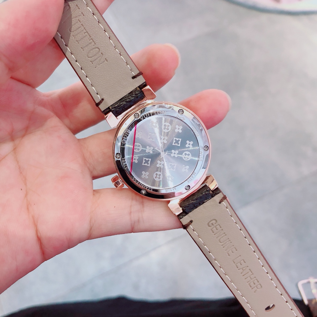 “Louis Vuitton Girl’s Wristwatch and Bag Collection: Elegant, Versatile, Swiss-Made Luxury Accessories” - 图片 8