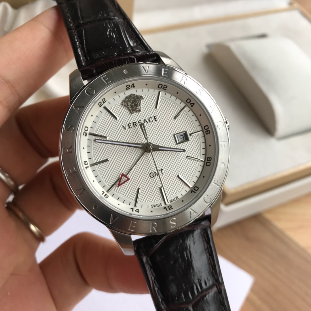 NO:157974,Batch: Packaging: 50 New original list~ Versace Original Versace Ultra-thin VEBK series, 4-pin with GMT second time zone function~43mm watch diameter, original Swiss quartz movement, sapphire glass. Brand new and complete set., versace, versace19860909批:包装:50 新款原单～范思哲Original Versace超薄VEBK系列,4针带GMT第二时区功能 ～43mm表径,原装 瑞士石英机芯,蓝宝石玻璃.全新全套出.,,versace,versace,Watch