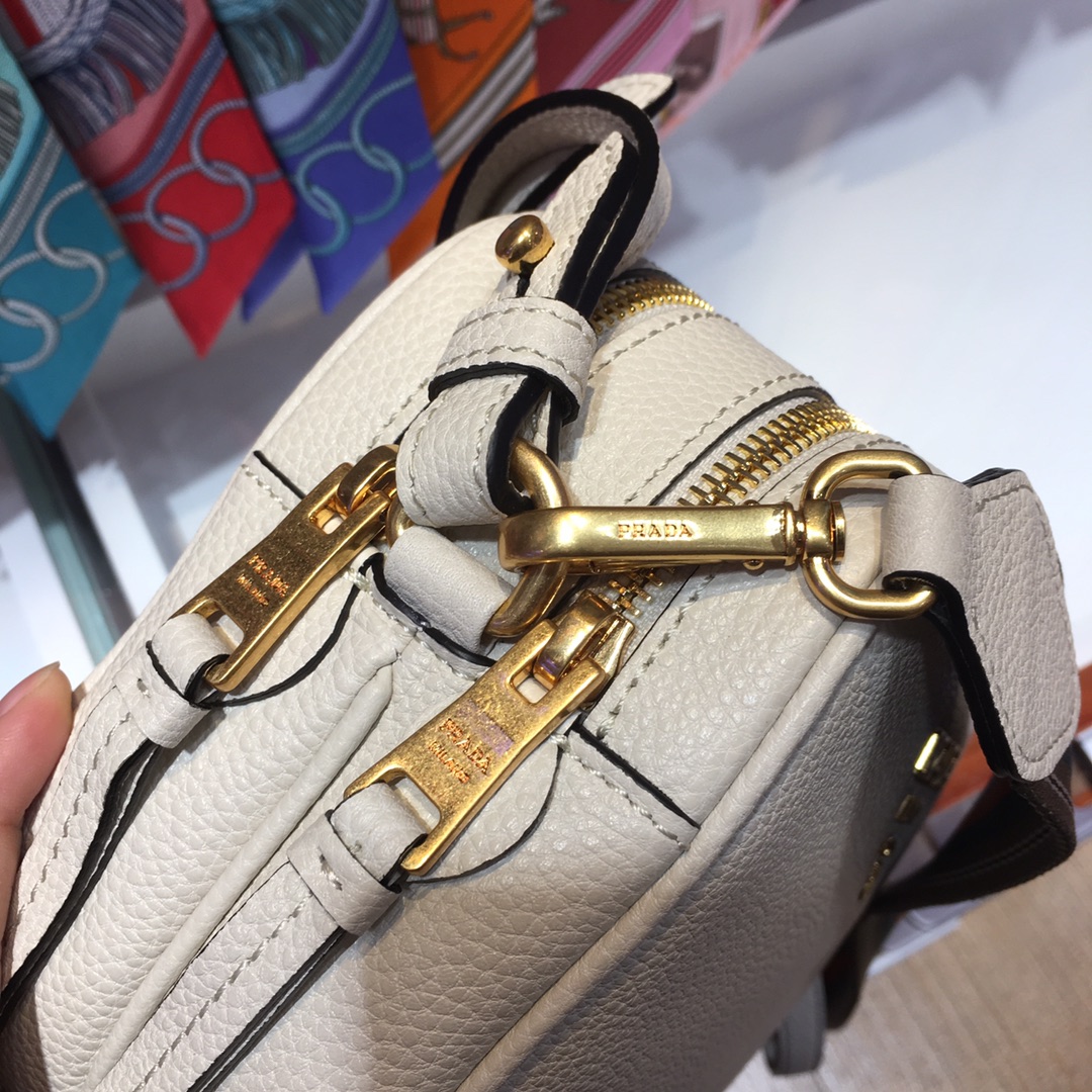 PRADA普拉达进口鹿皮纹肩背包1BH082