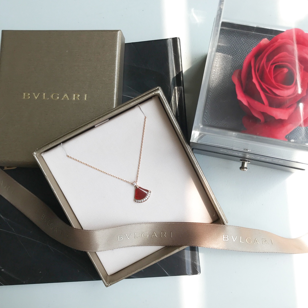 NO:102211,Bulgari Deva Dream inlaid with chalcedony inlaid with honey diamonds 925 sterling silver material, Bulgari necklace, bvlgari, necklace, pure silver19860909宝格丽Deva Dream镶嵌红玉髓 搭配蜜镶钻石 925纯银材质,宝格丽项链,bvlgari,necklace,pure silver,Jewelry