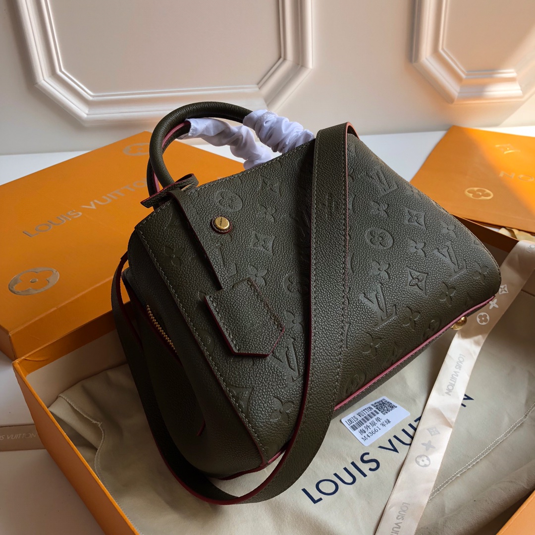 NO:396998,【Exclusive real photo M43661 green】M41053 MONTAIGNE Medium handbag is the ideal choice for the vibrant business ladies. The three-dimensional shape and exquisite interior design make the handbag hold all daily necessities, while the Monogram Empreinte leather adds a sense of elegance to it size 29x 20x 13cm.,LV【Original Leather】,louis vuitton19860909【独家实拍M43661绿】M41053 MONTAIGNE 中号手袋是活力四射的商务女士的理想之选 富有立体感的造型与精巧的内部设计令该手袋可装纳所有日常必备用品 而 Monogram Empreinte 皮革则为其平添一份雅致之感 size 29x 20x 13cm .,LV【原厂皮】,louis vuitton,Bag