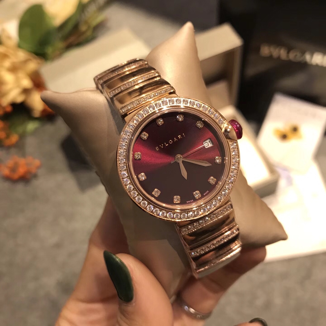 Bvlgari Lvcea Cassa e bracciale in oro rosa, lunetta con diamanti, quadranti di vari colori 33 mm Quarzo da donna