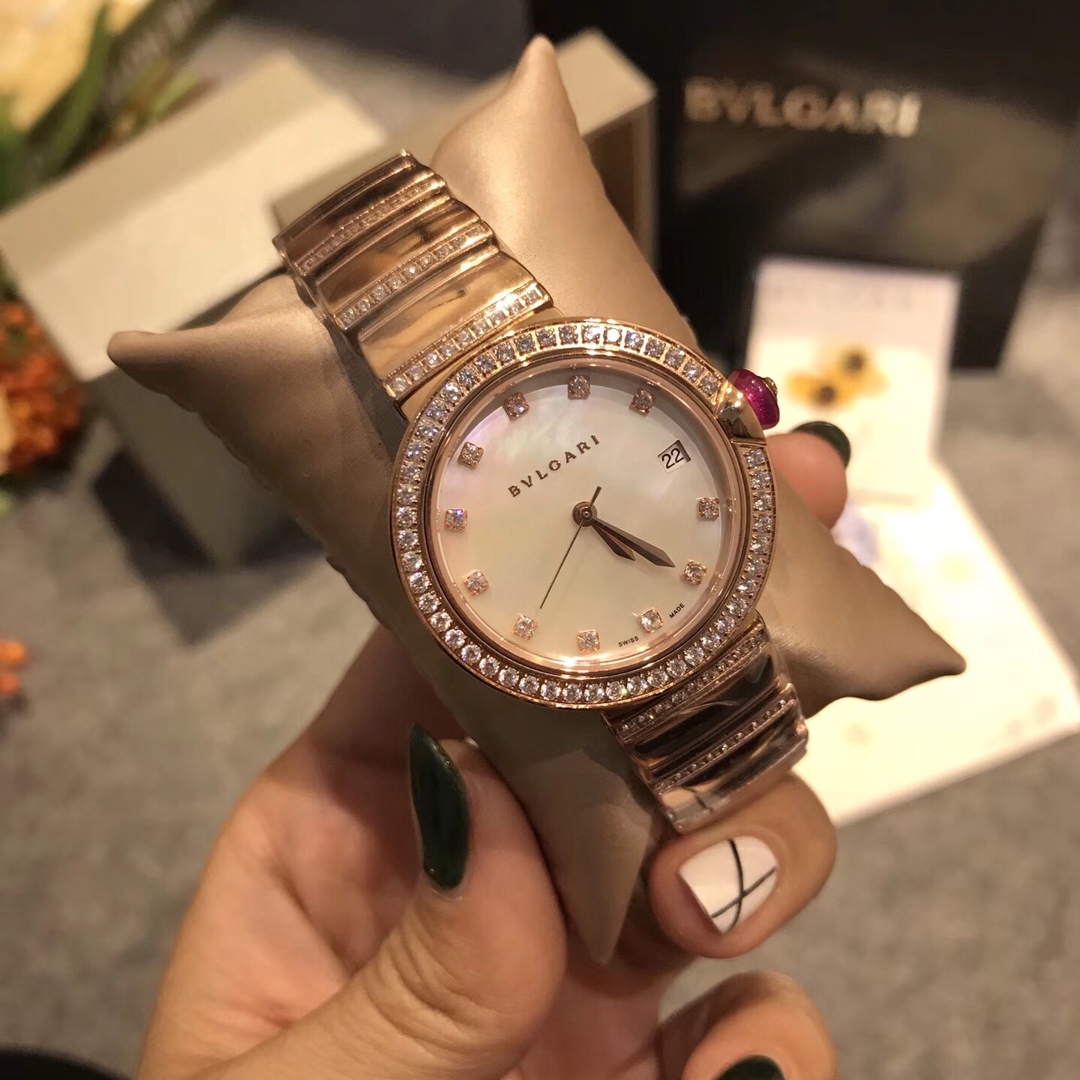Bvlgari Lvcea Cassa e bracciale in oro rosa, lunetta con diamanti, quadranti di vari colori 33 mm Quarzo da donna