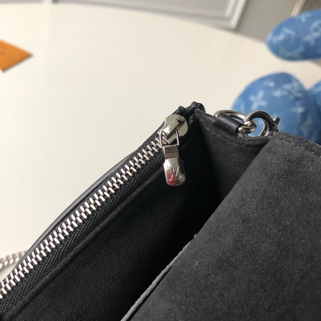 LV M63471 MYLOCKME POCHETTE 链条包