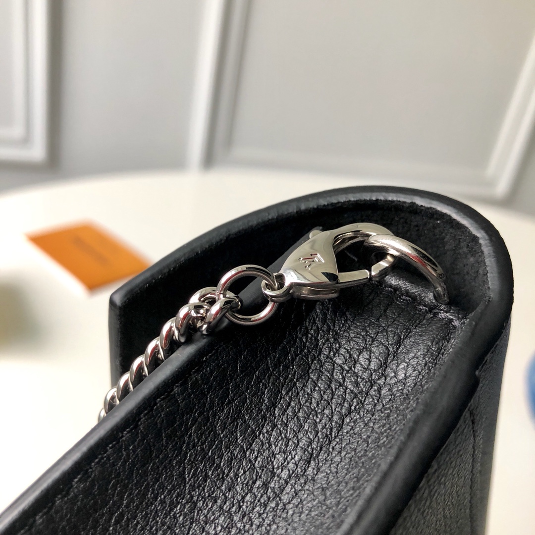 LV M63471 MYLOCKME POCHETTE 链条包