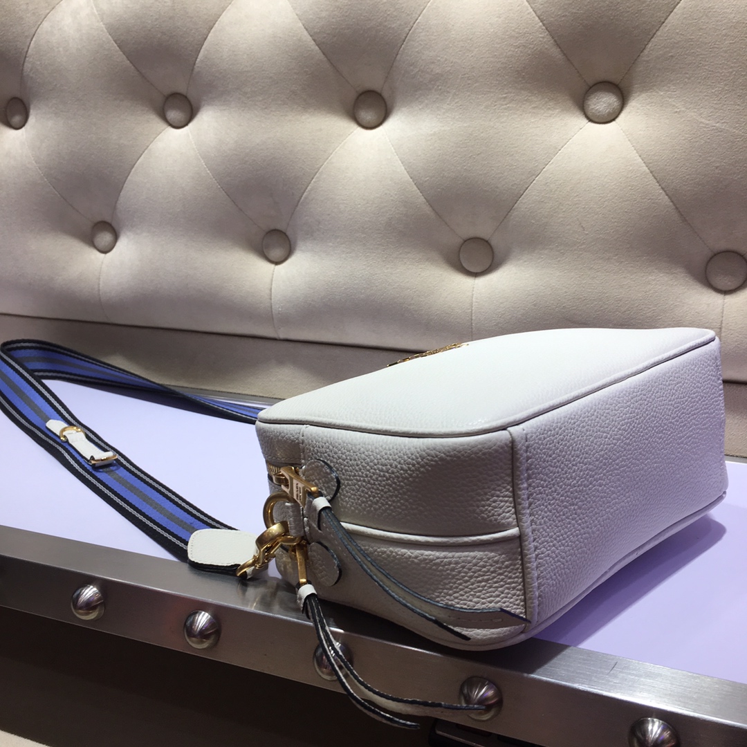 PRADA普拉达进口鹿皮纹肩背包1BH082