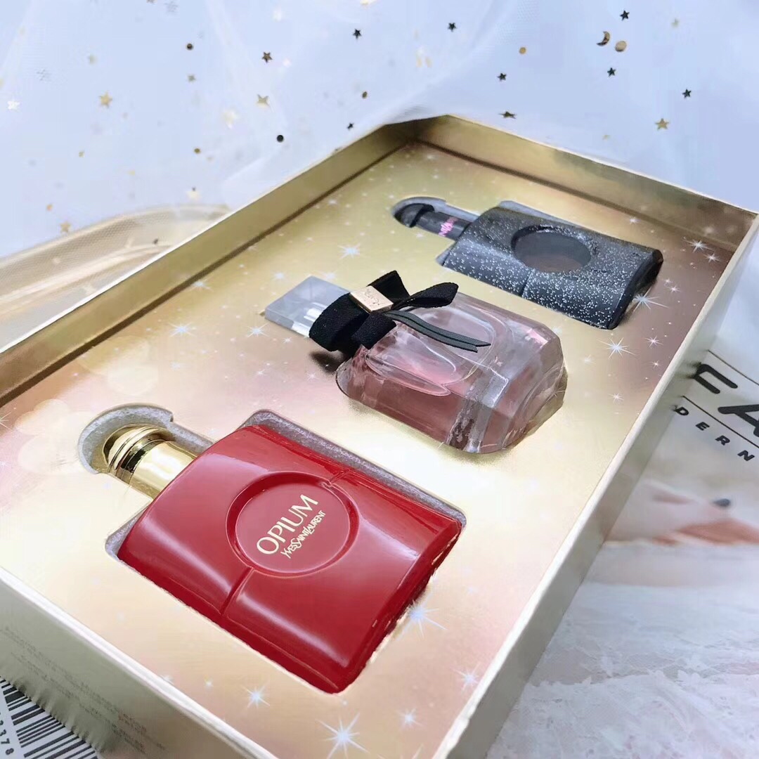 1535606581 255161715 2